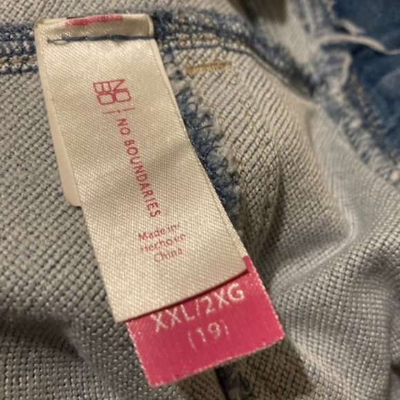 No Boundaries tank and shorts - Picture 13 of 16